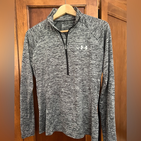 Under Armour half zip work out top, black/white. Size M - Picture 2 of 8